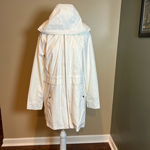 Vince Camuto White Rain Jacket Hooded Size M Water & Wind Resistant Lightweight - Picture 2 of 13